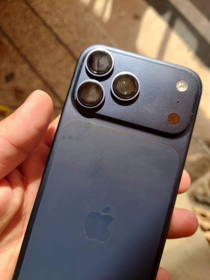 Apple iPhone 17 Pro Max 1
