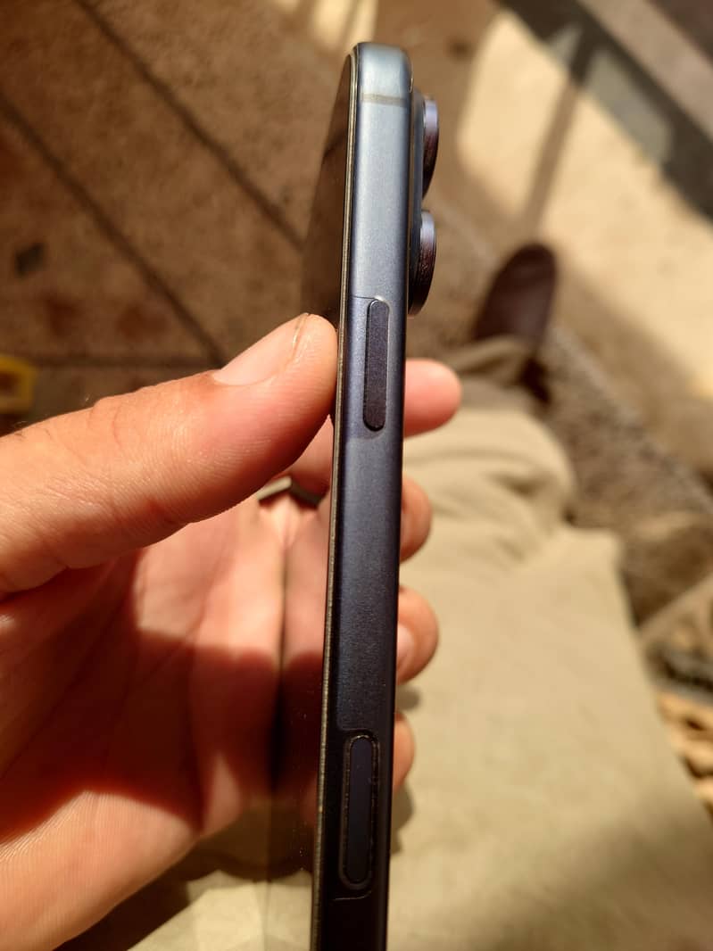 Apple iPhone 17 Pro Max 4