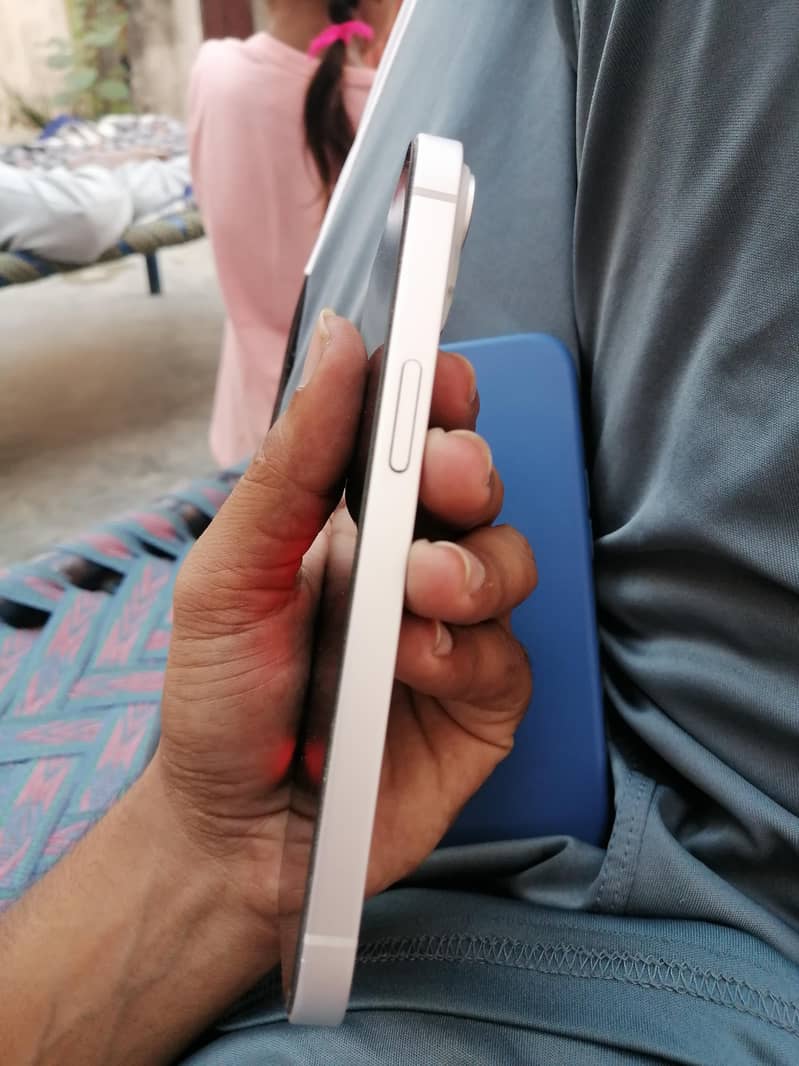 Apple iPhone 14 4