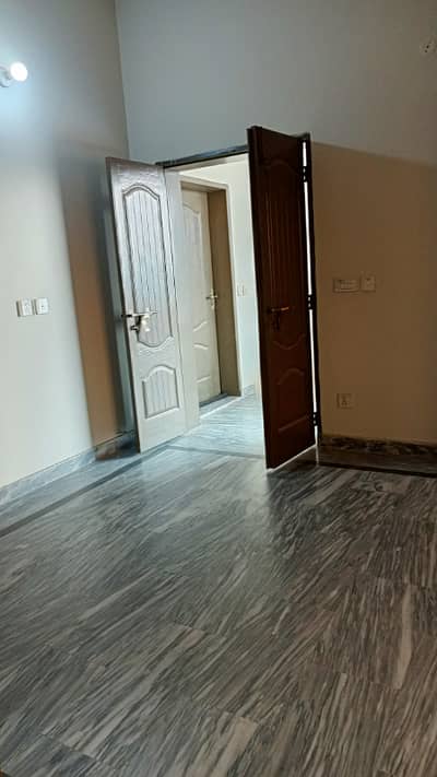 Flat fo rent in johar town near Emporium for bache and Small silent office proper Blok johar town society environment