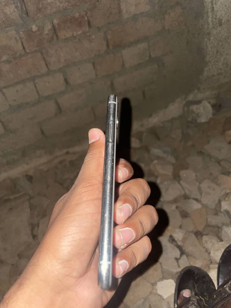 Apple iPhone X 3