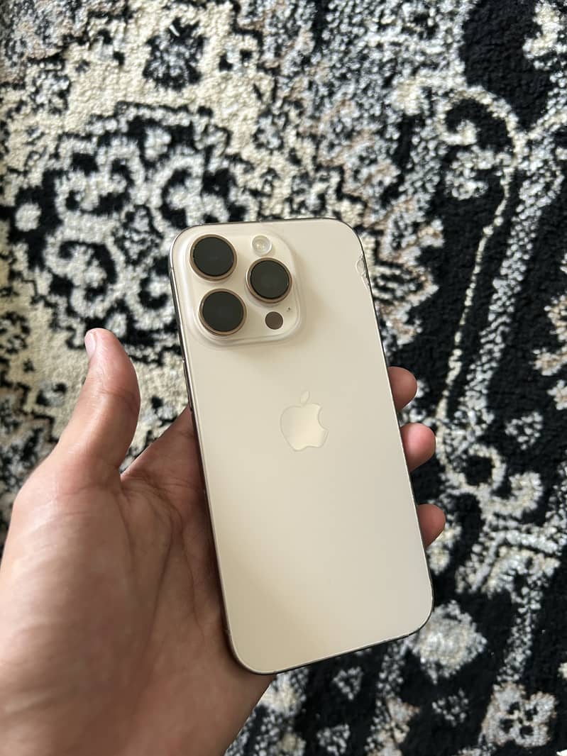 Apple iPhone 16 Pro 1