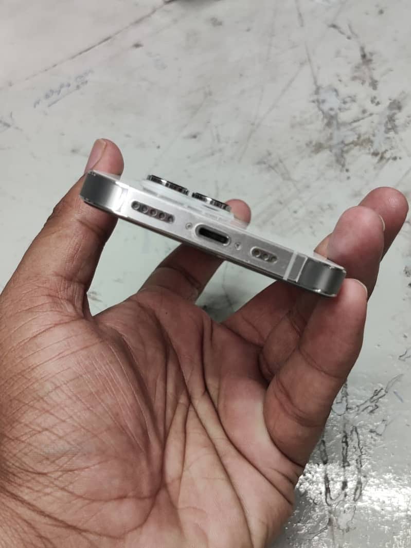 Apple iPhone 14 Pro 12