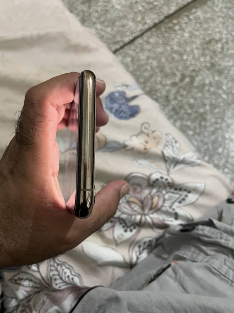 Apple iPhone XS Max 0