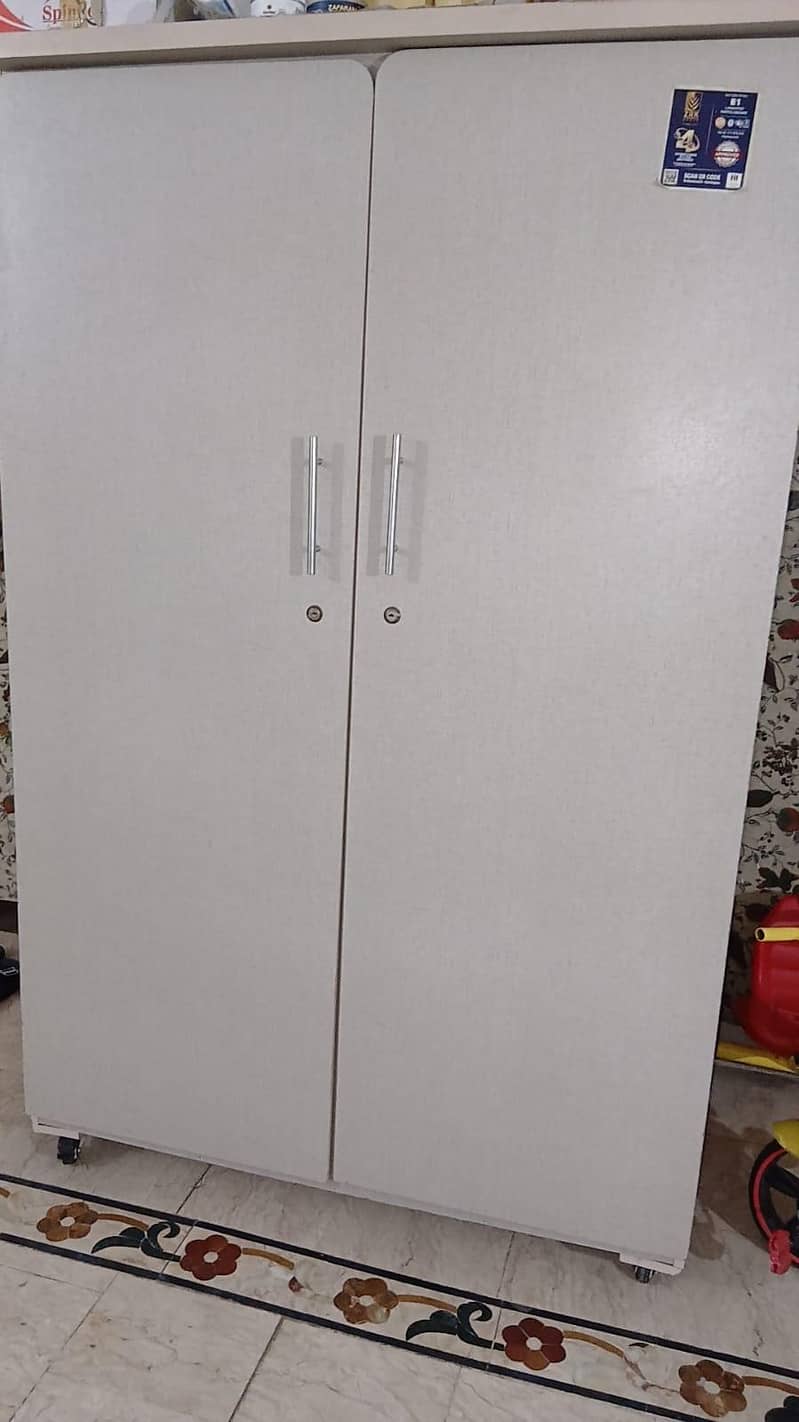 wardrobe 0
