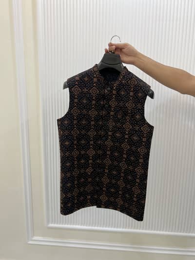 Uniworth Black & Gold Designer Waistcoat – Excellent Condition!