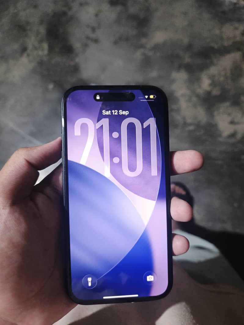 Apple iPhone 16 5