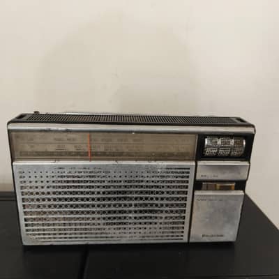Radio R 218 Made in Osaka Japan