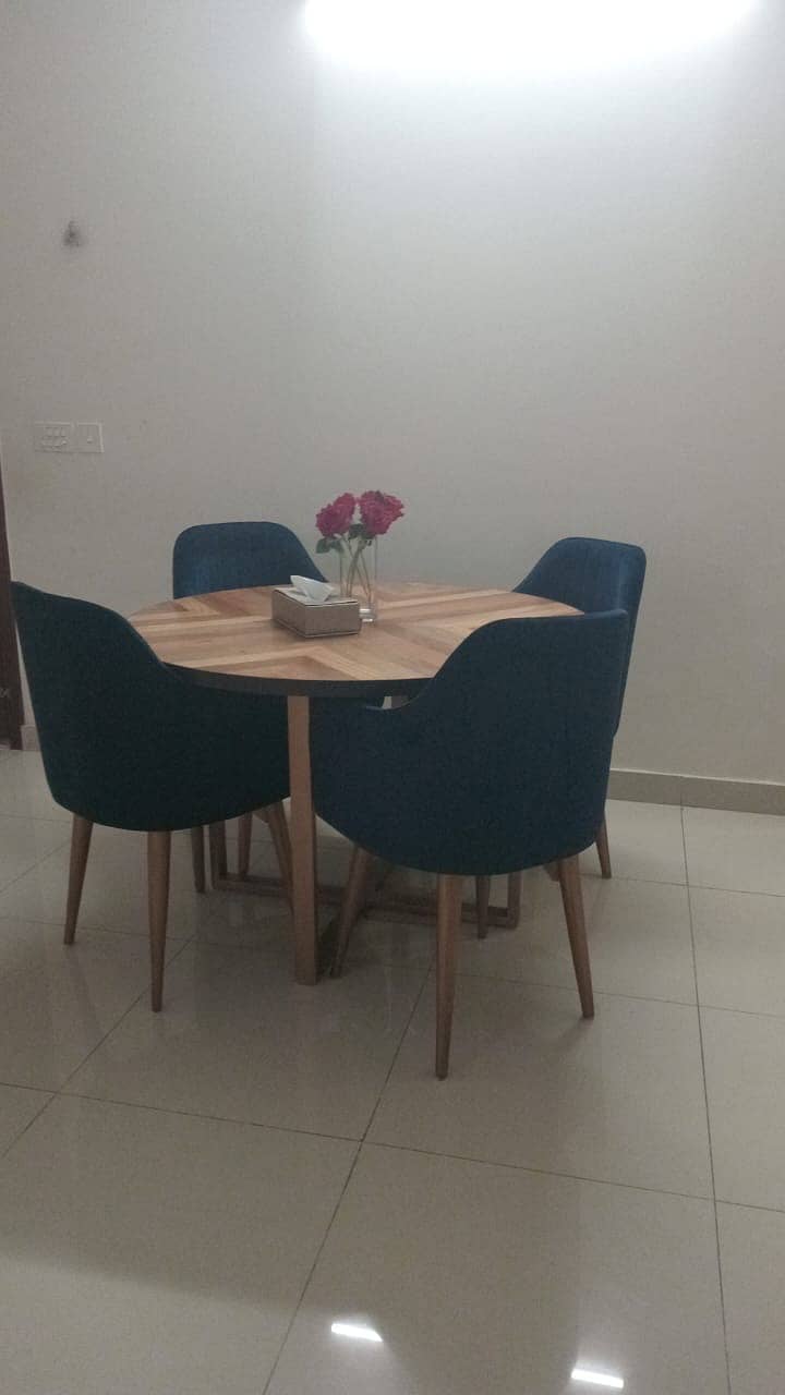 Dinning table 0