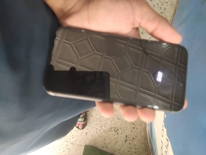 Apple iPhone 11 3