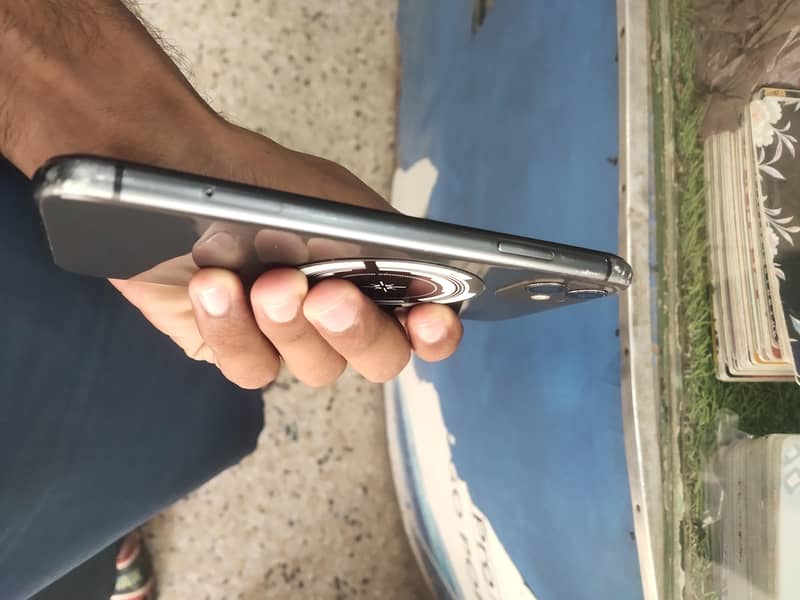 Apple iPhone 11 6