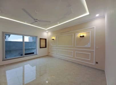 10 Marla House In Bahria Town Phase 8 - Block D