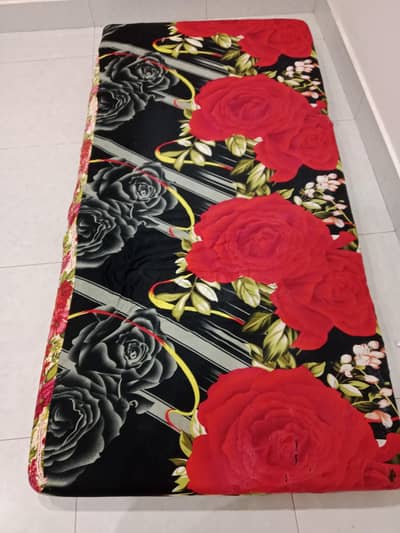 single bed mattres available ni good condition.