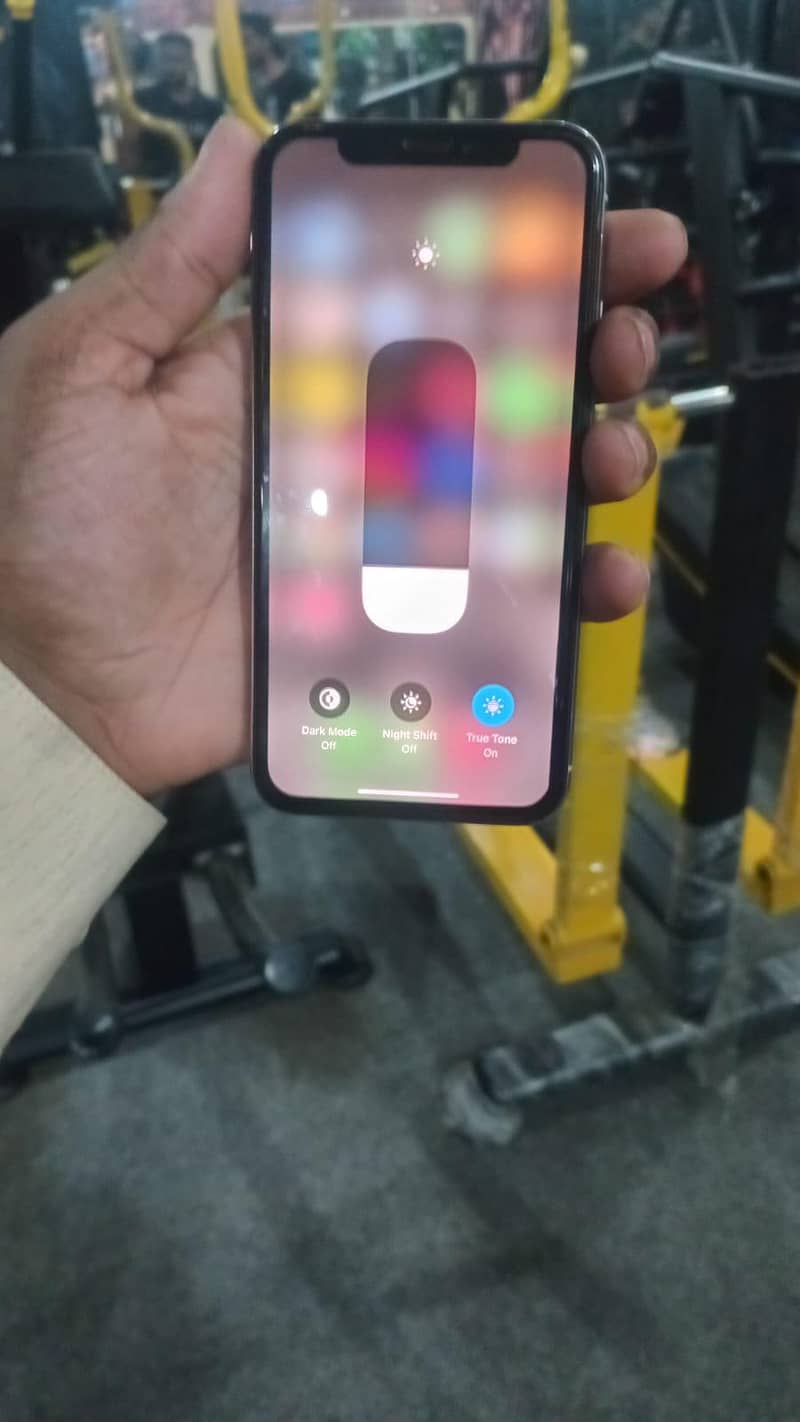 Apple iPhone XS 4