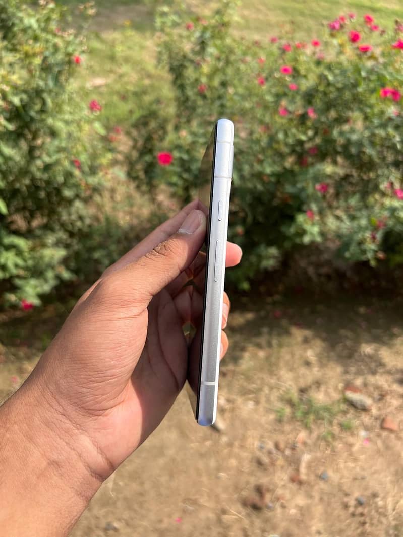 Google Pixel 7a 2