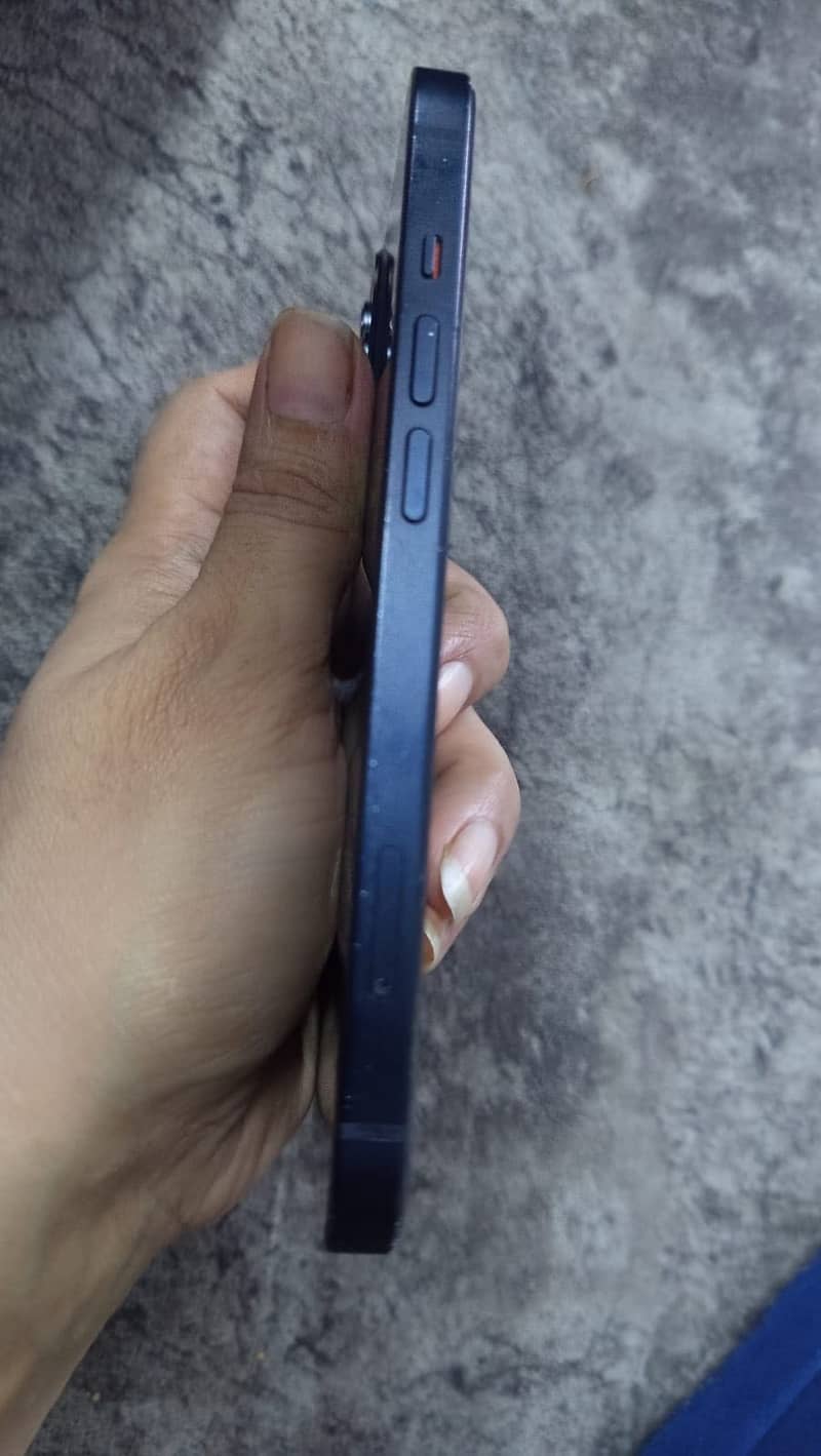 Apple iPhone 13 2