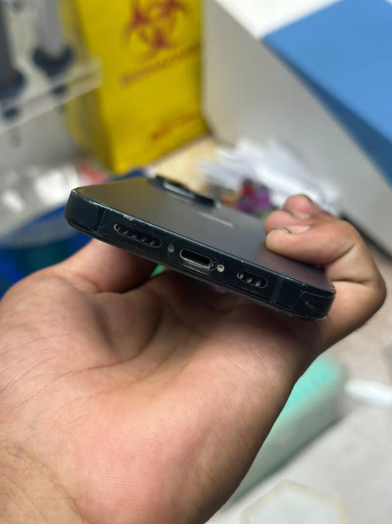 Apple iPhone 13 1