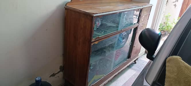 Medium size showcase