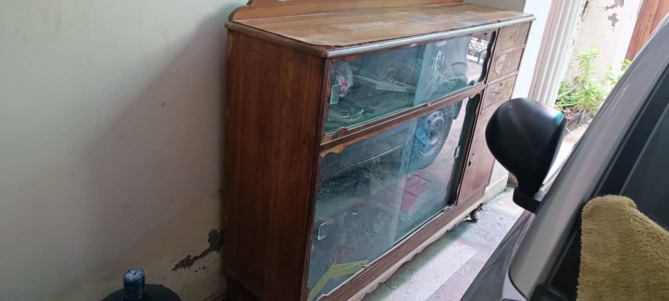 Medium size showcase 0