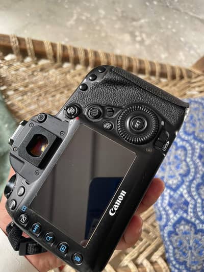 canon 5d mark IV with full box