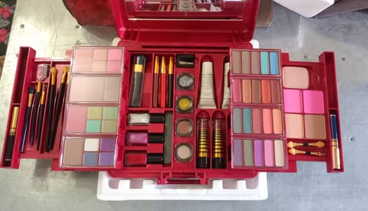 makeup box