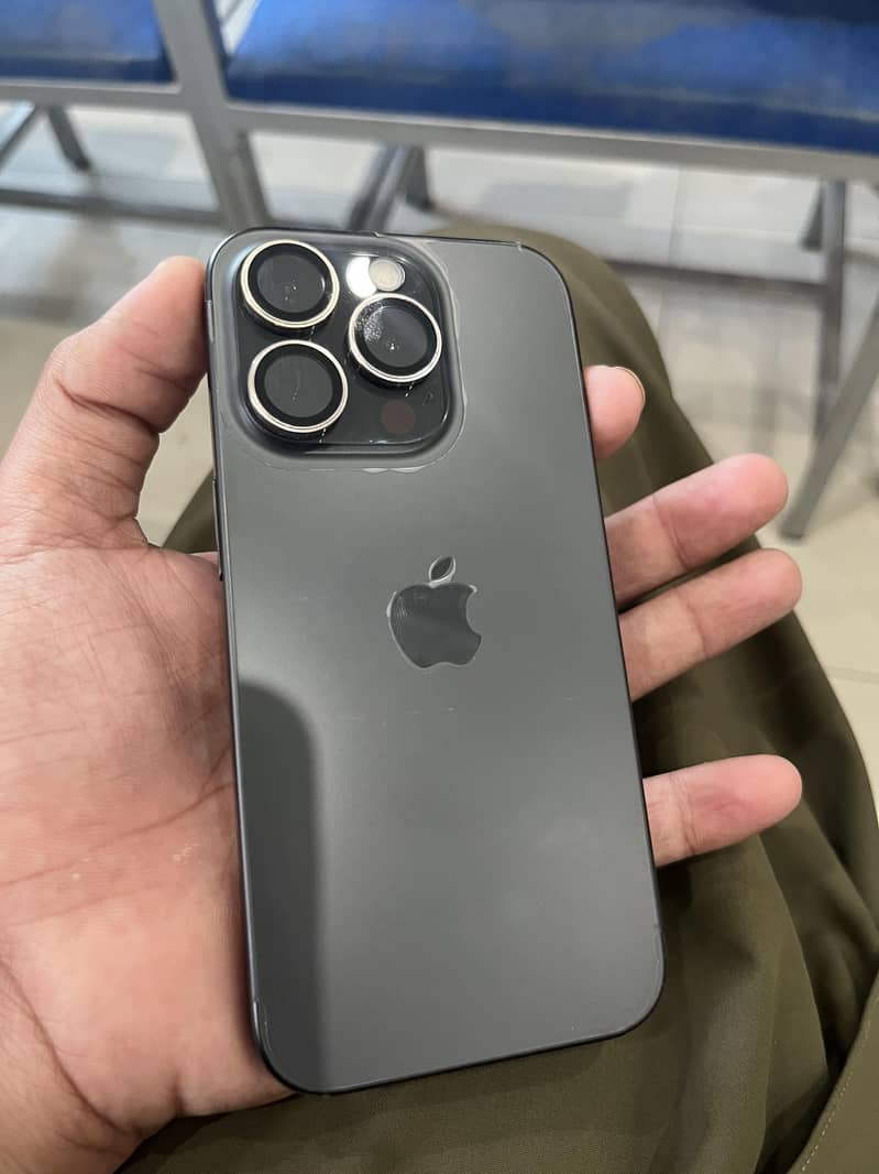 Apple iPhone 15 Pro 0