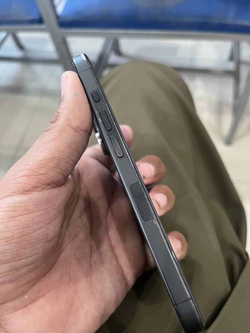 Apple iPhone 15 Pro 6