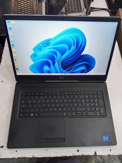 Dell precision 7760 Core i7 11th 8 core 16 threads DDR 4 16gb Ram 256