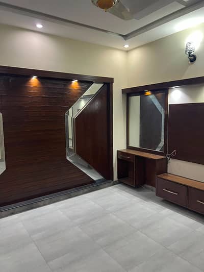 1 Kanal Neat & Clean Upper Portion For Rent (Original Pic'S Attached)