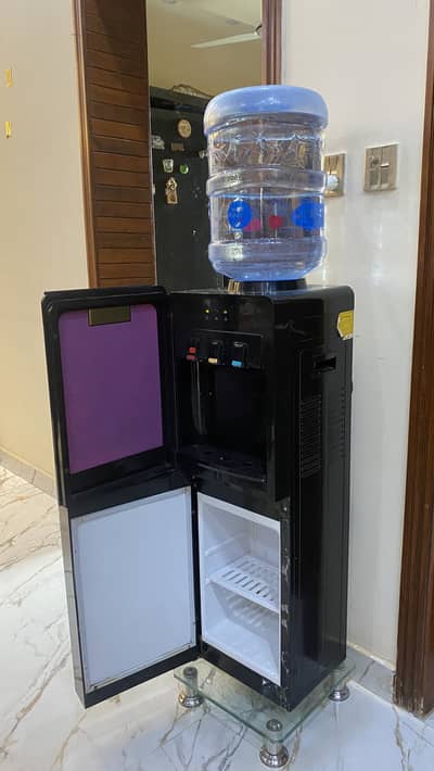 DISPENSER , COOL , HOT , NORMAL , with mini fridge ,, neat and clean