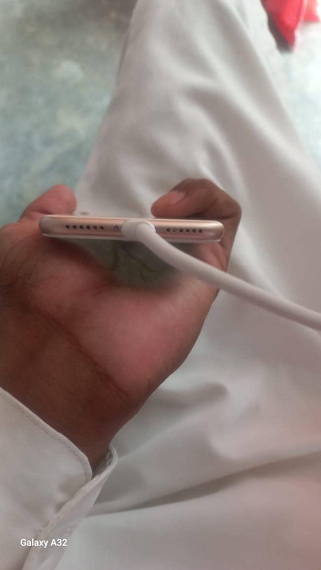 Apple iPhone 8 0