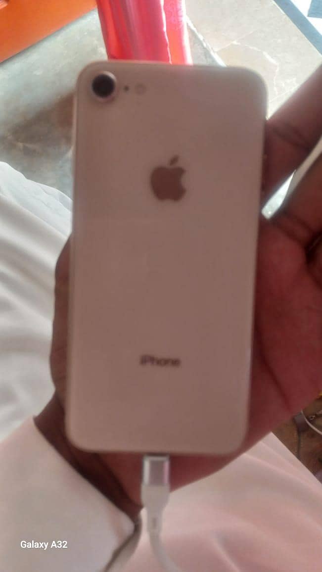 Apple iPhone 8 1