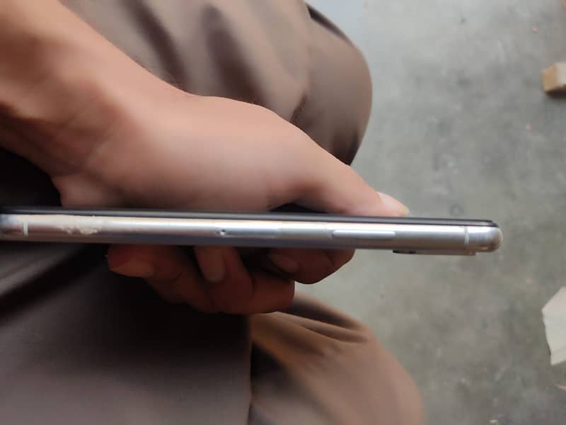 Apple iPhone X 3
