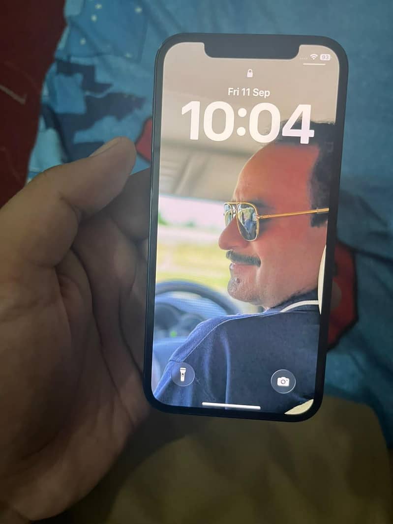 Apple iPhone 12 4