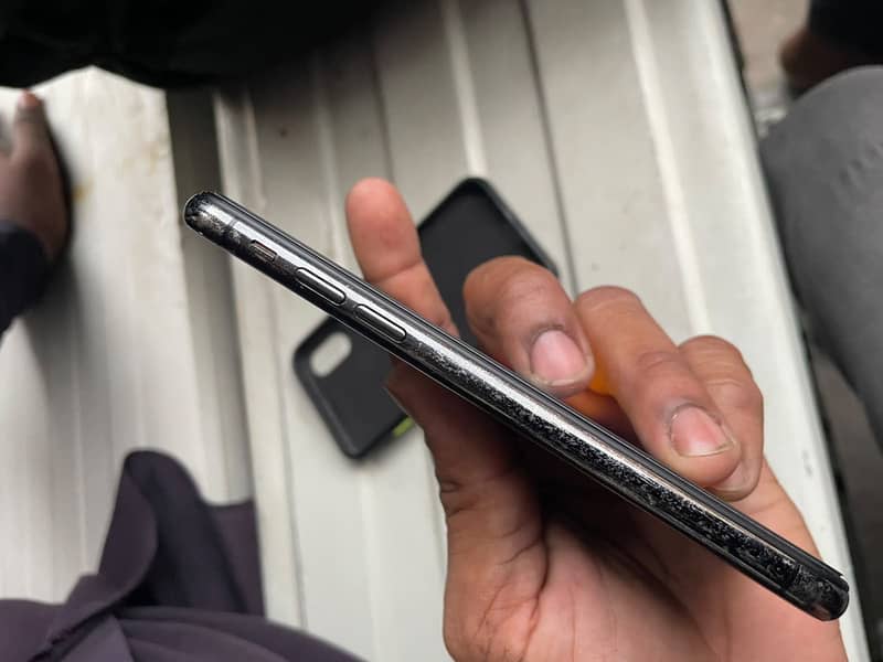 Apple iPhone X 4