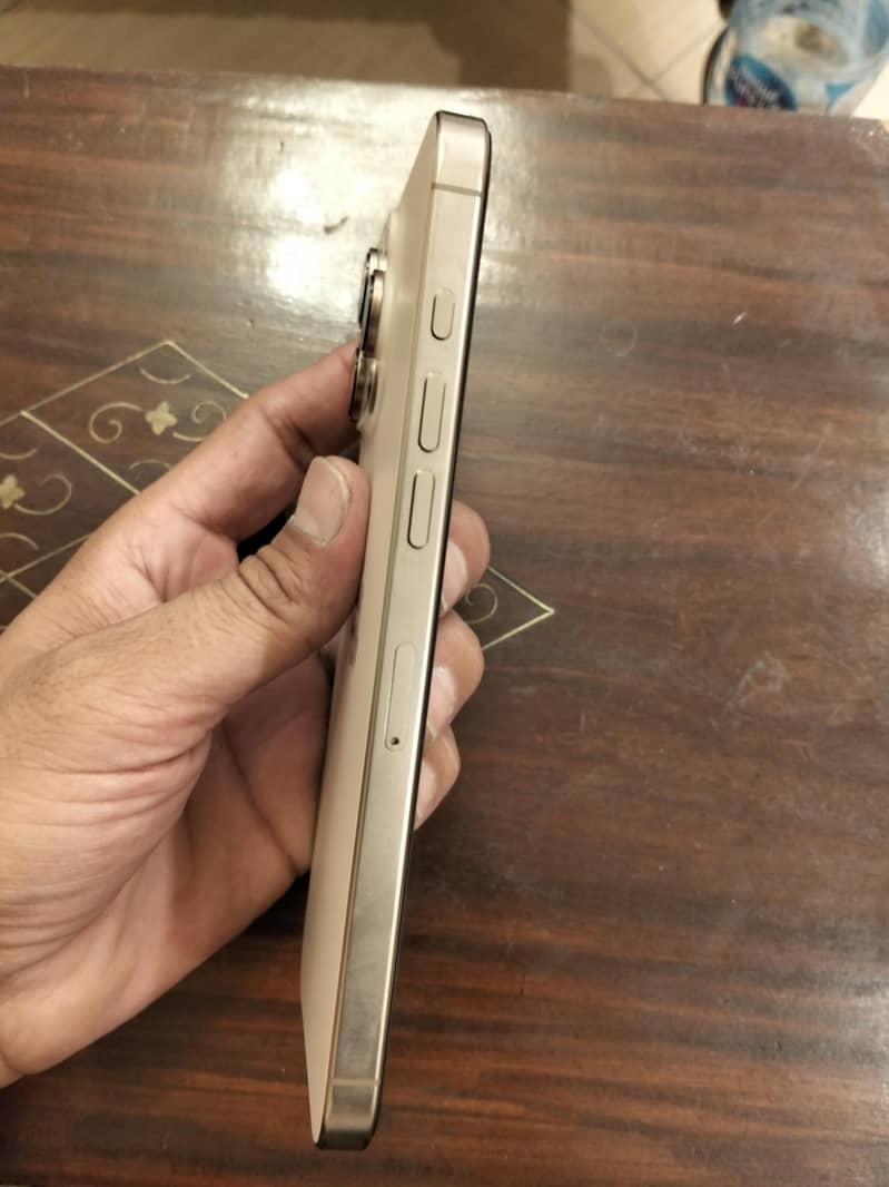 Apple iPhone 16 Pro Max 2
