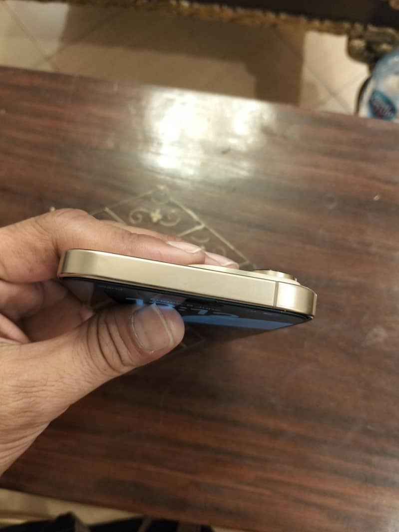 Apple iPhone 16 Pro Max 3