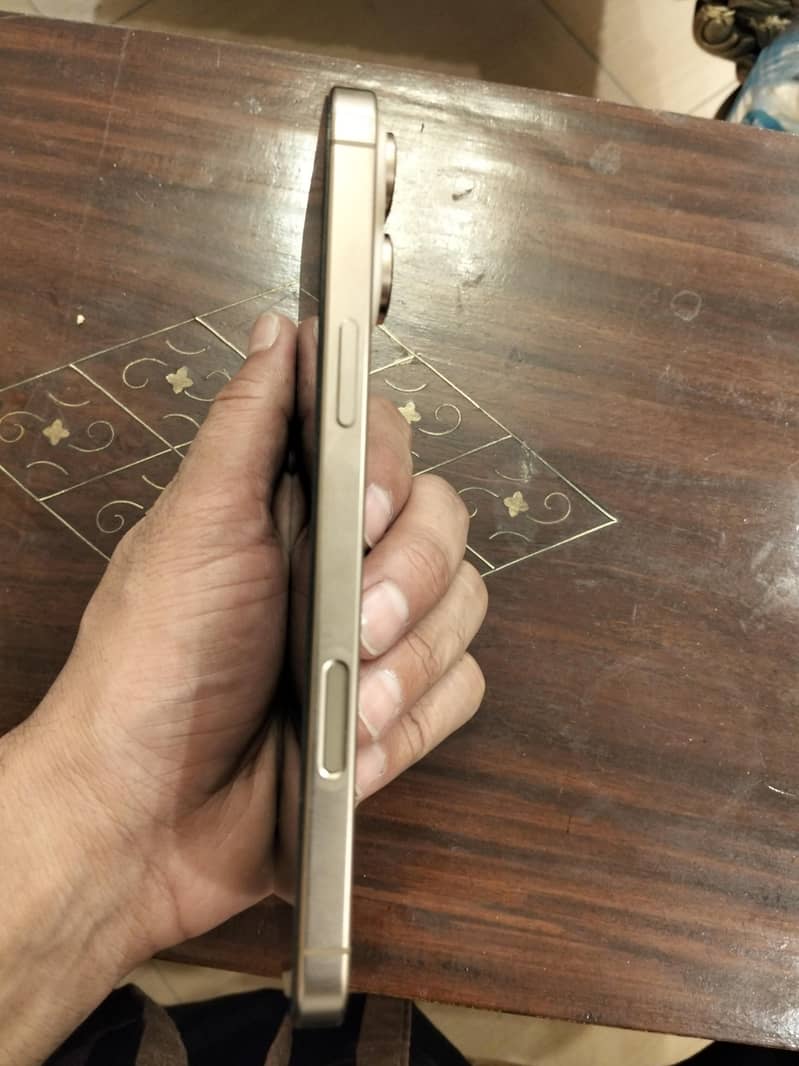Apple iPhone 16 Pro Max 4