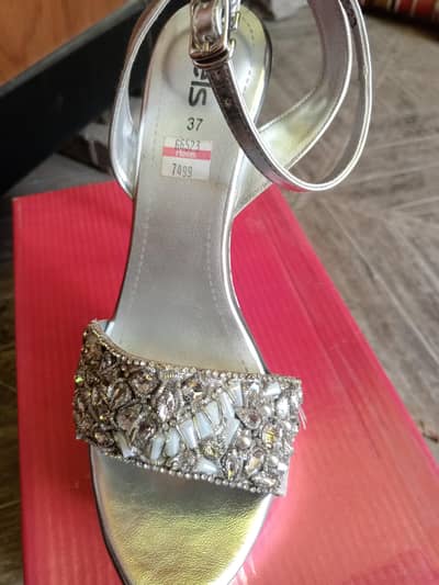 size 37/7