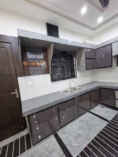 10 MARLA NEW HOUSE AVAILABLE FOR RENT