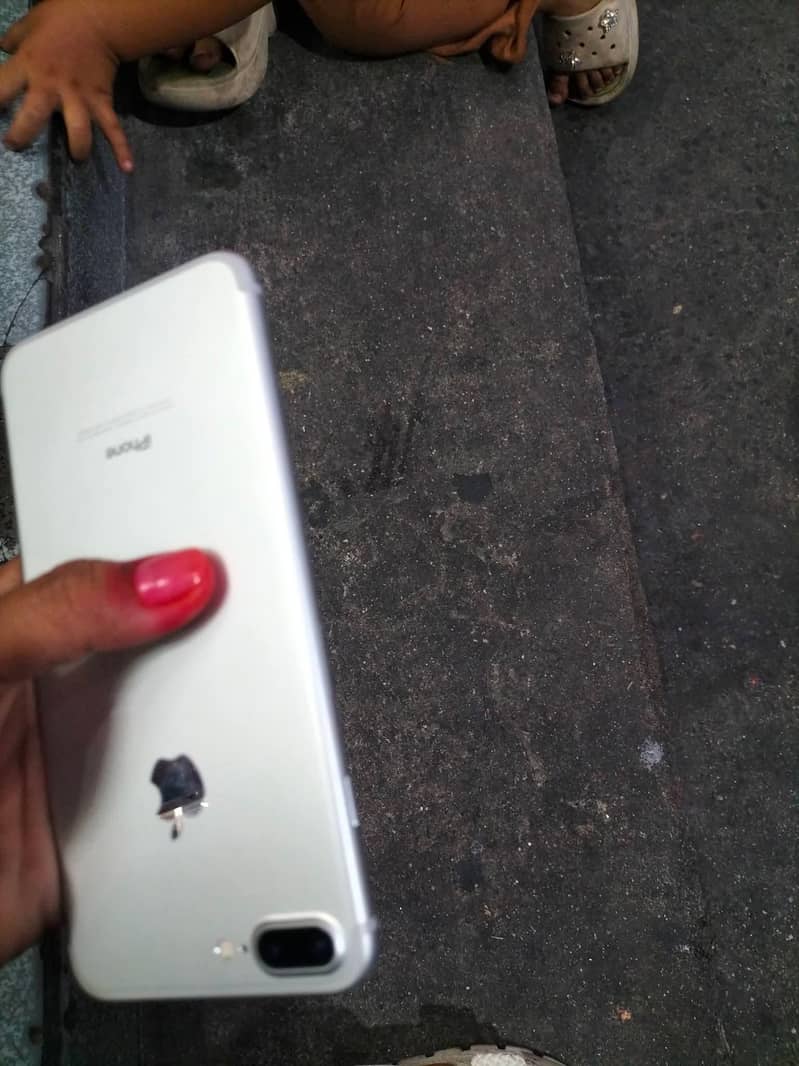Apple iPhone 7 Plus 2