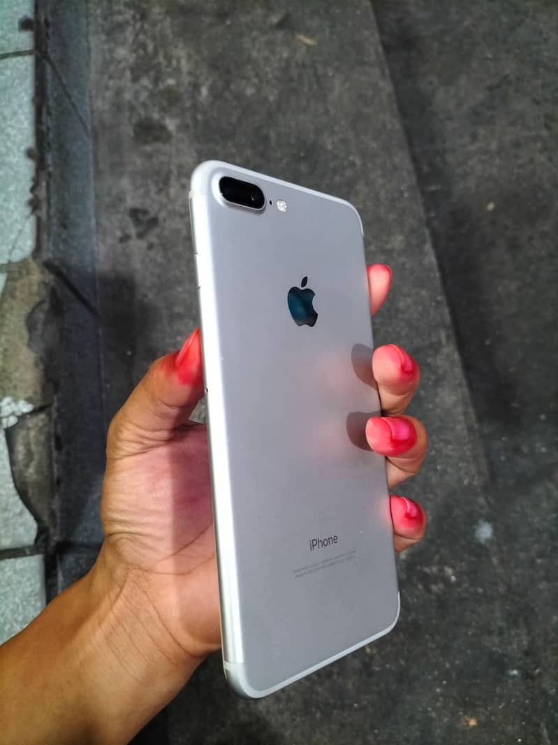 Apple iPhone 7 Plus 5