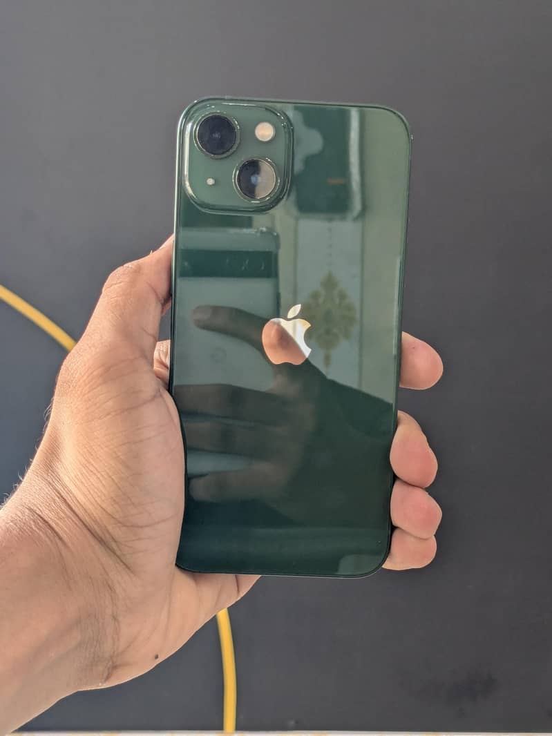 Apple iPhone 13 6