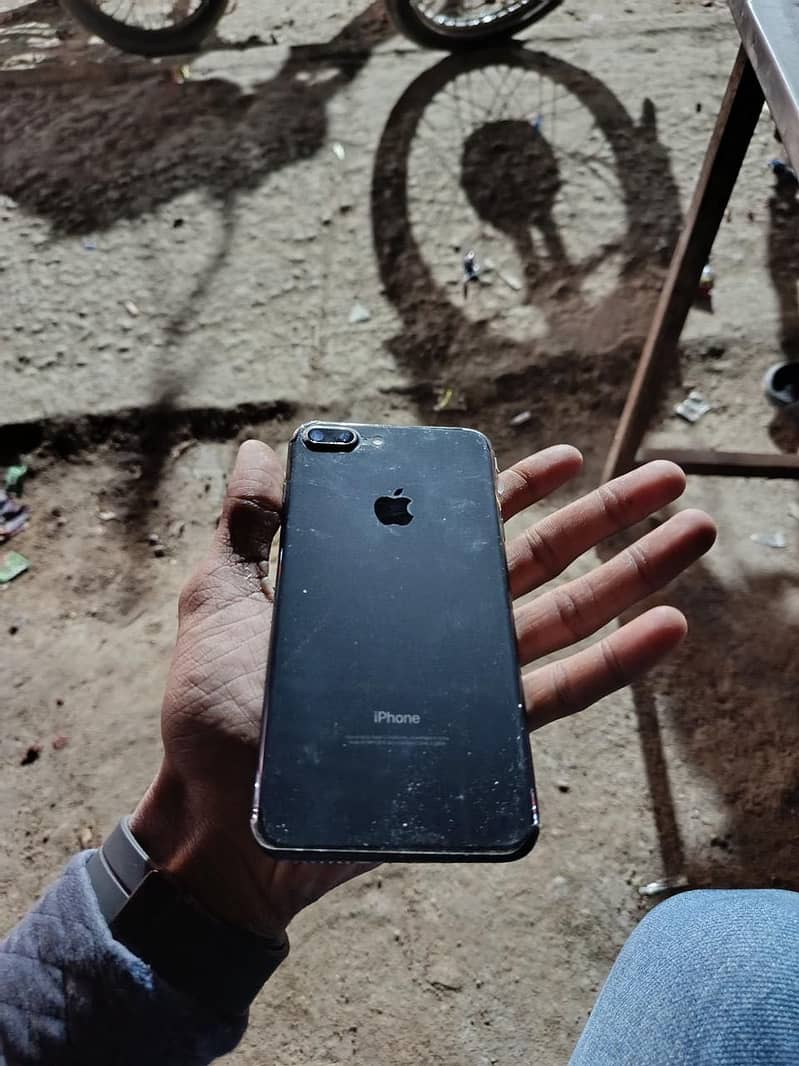 Apple iPhone 7 Plus 5