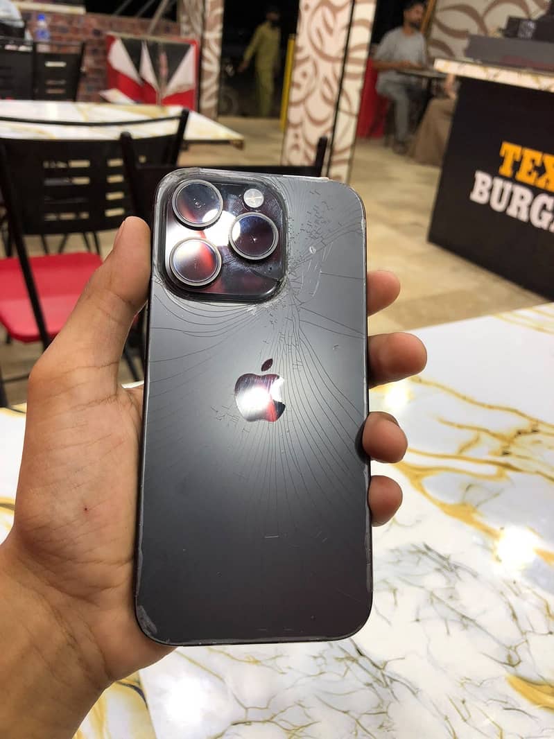Apple iPhone 15 Pro 4