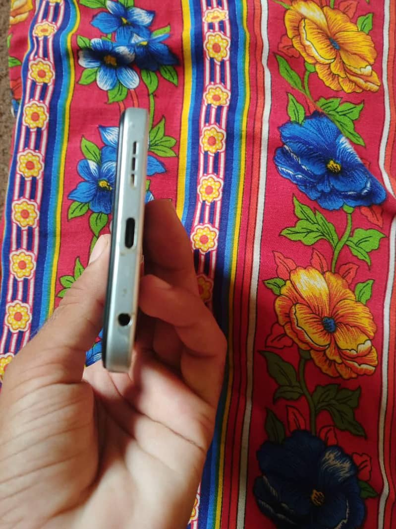 Tecno Spark 40 4