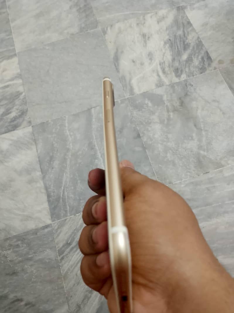 Apple iPhone 7 Plus 2