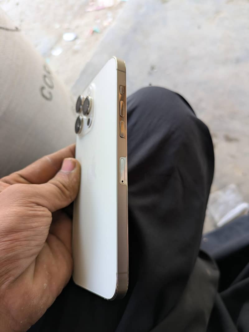 Apple iPhone 14 Pro Max 0