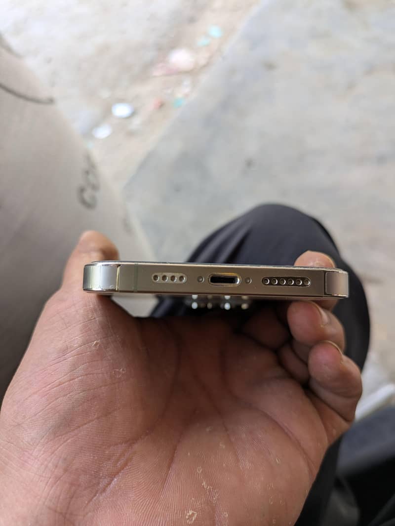 Apple iPhone 14 Pro Max 2