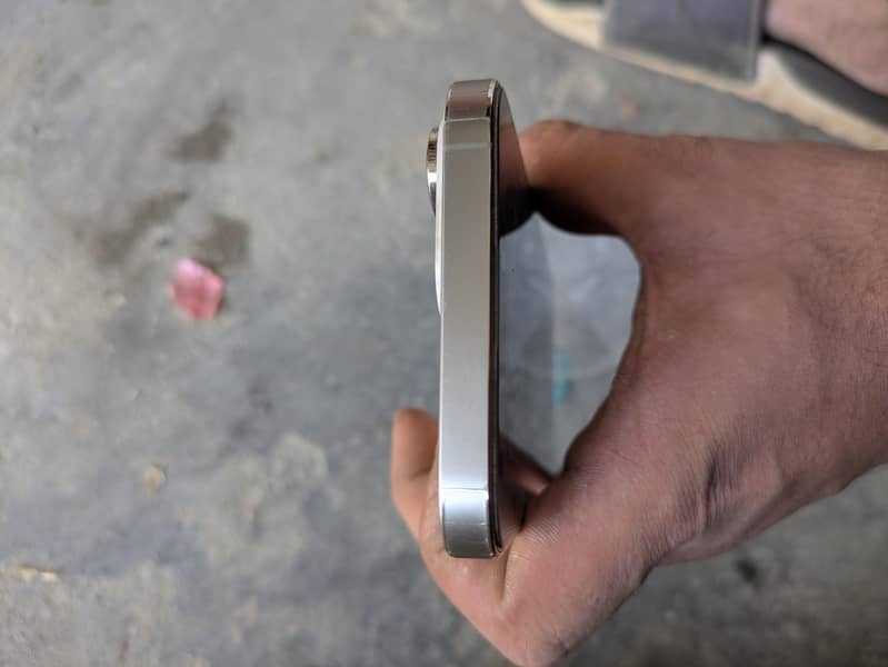 Apple iPhone 14 Pro Max 4